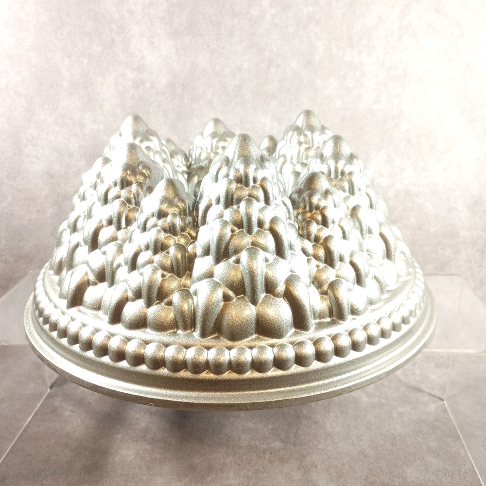 Nordic Ware Cast Aluminum Pine Forest Holiday Tree Bundt Cake Pan 9 Cups